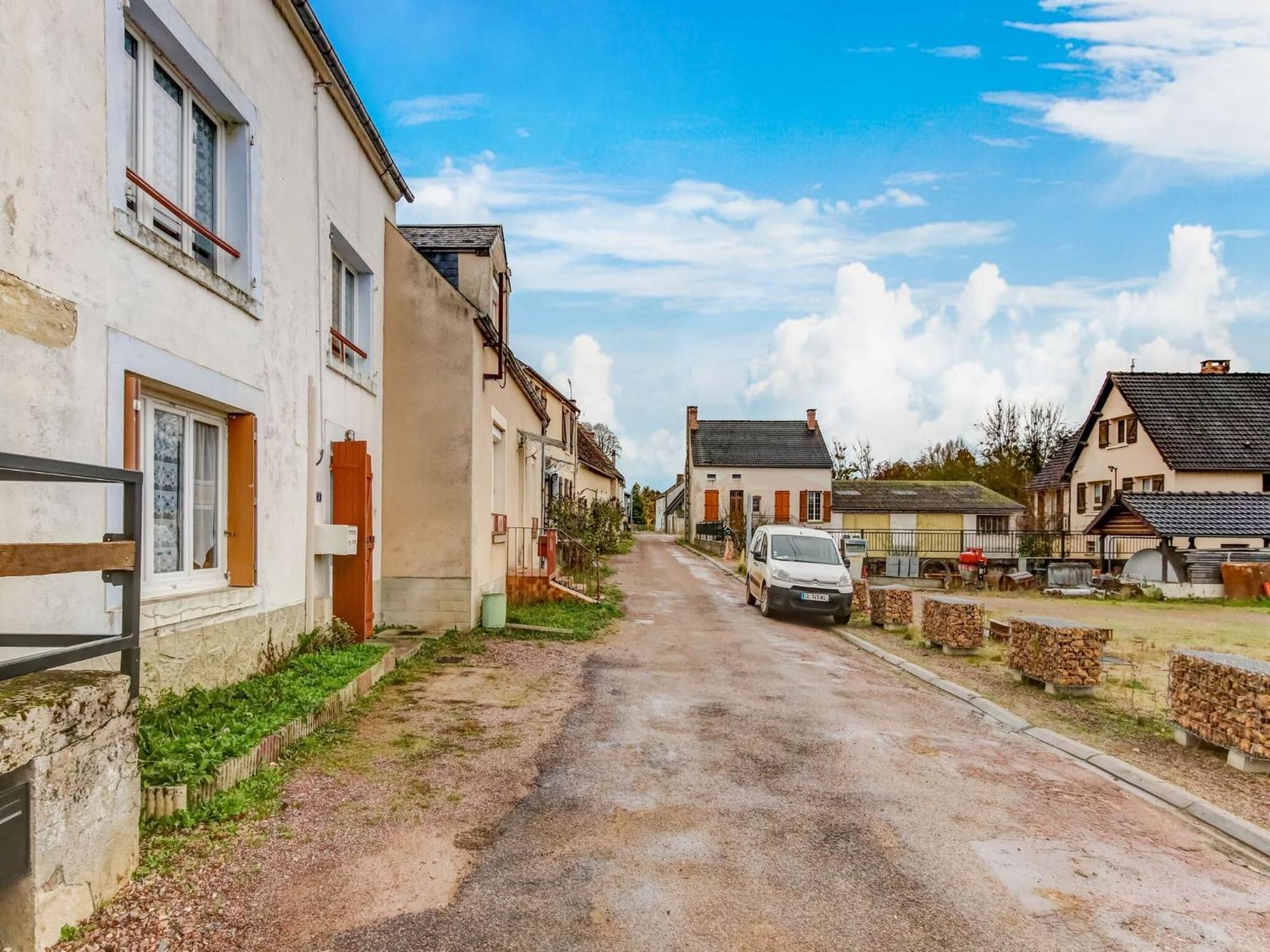 Traditional Holiday Home In Brinon Sur Beuvron Экстерьер фото