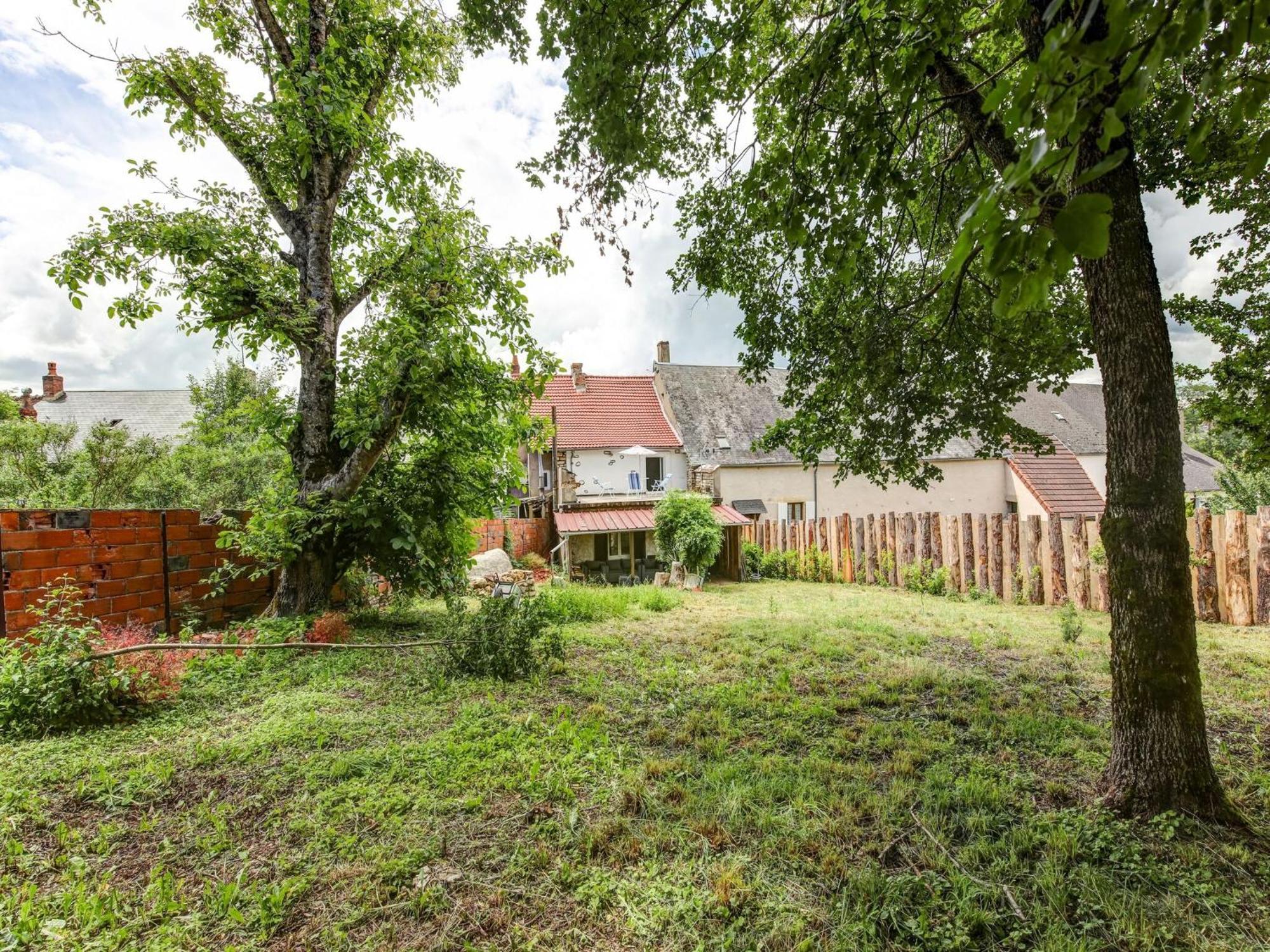 Traditional Holiday Home In Brinon Sur Beuvron Экстерьер фото